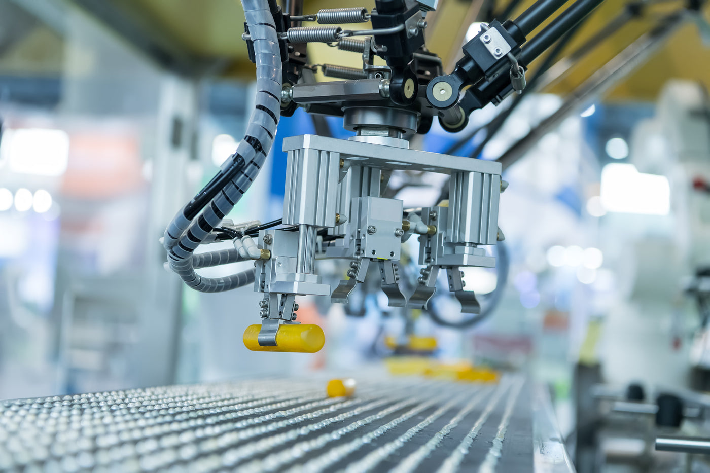 Equipo de automatización en una línea industrial