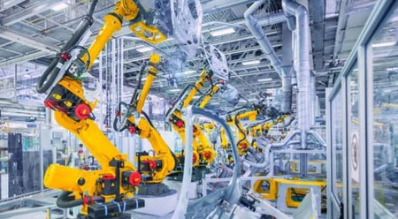 Robots industriales en una línea de producción